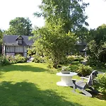 Le Moulin Des Roses Bed and breakfast