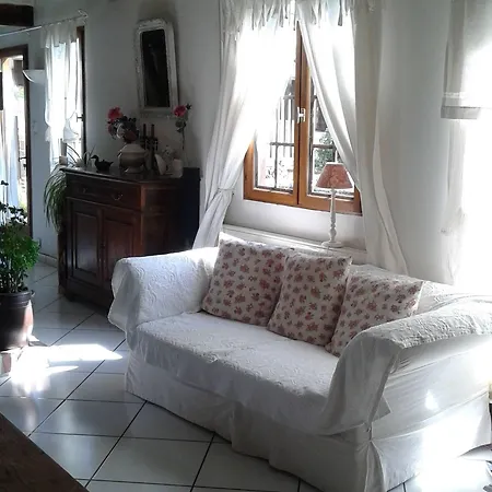 Le Moulin Des Roses Bed and Breakfast Neslette