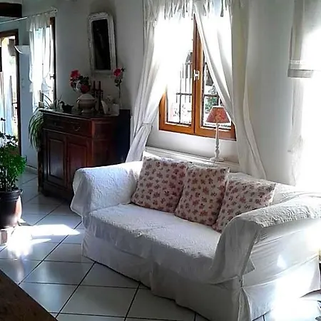 Le Moulin Des Roses Bed and Breakfast Neslette